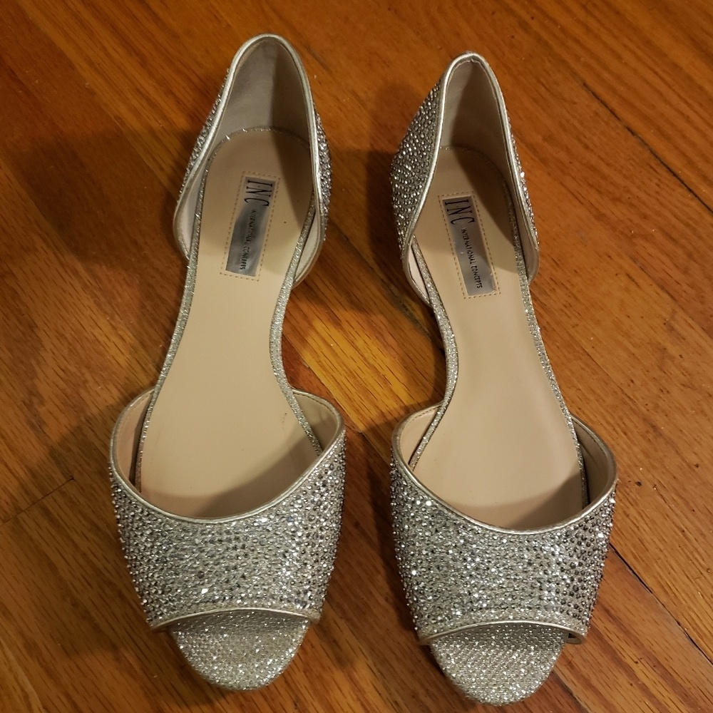 Inc International Concepts Silver Size 10 Flats